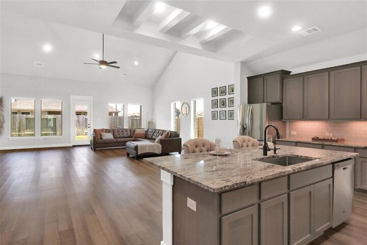 2502 Ocean Key Drive  Texas City TX 77568 photo