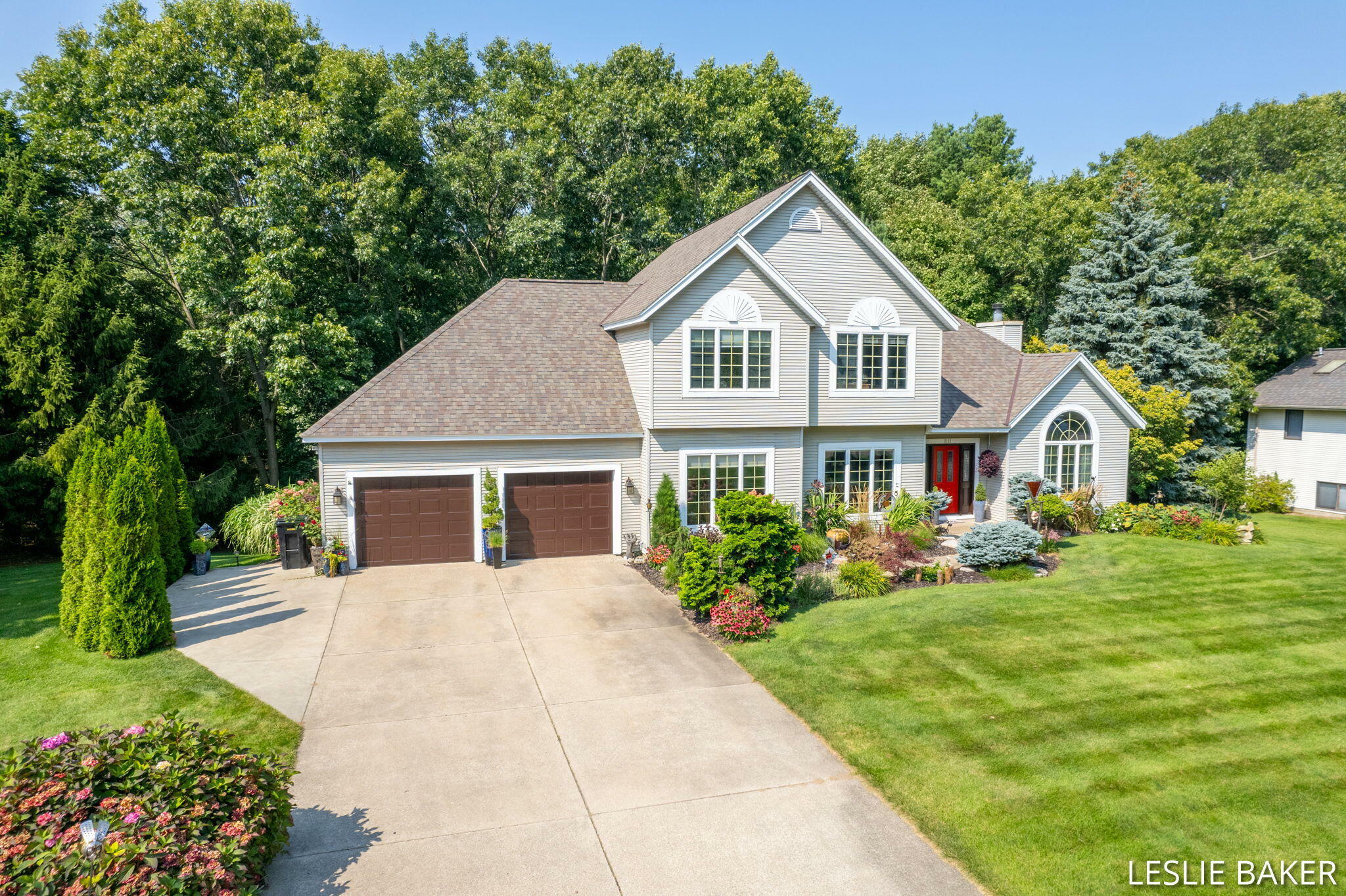 Property Photo: 2103 Woodlark Drive MI 49424
