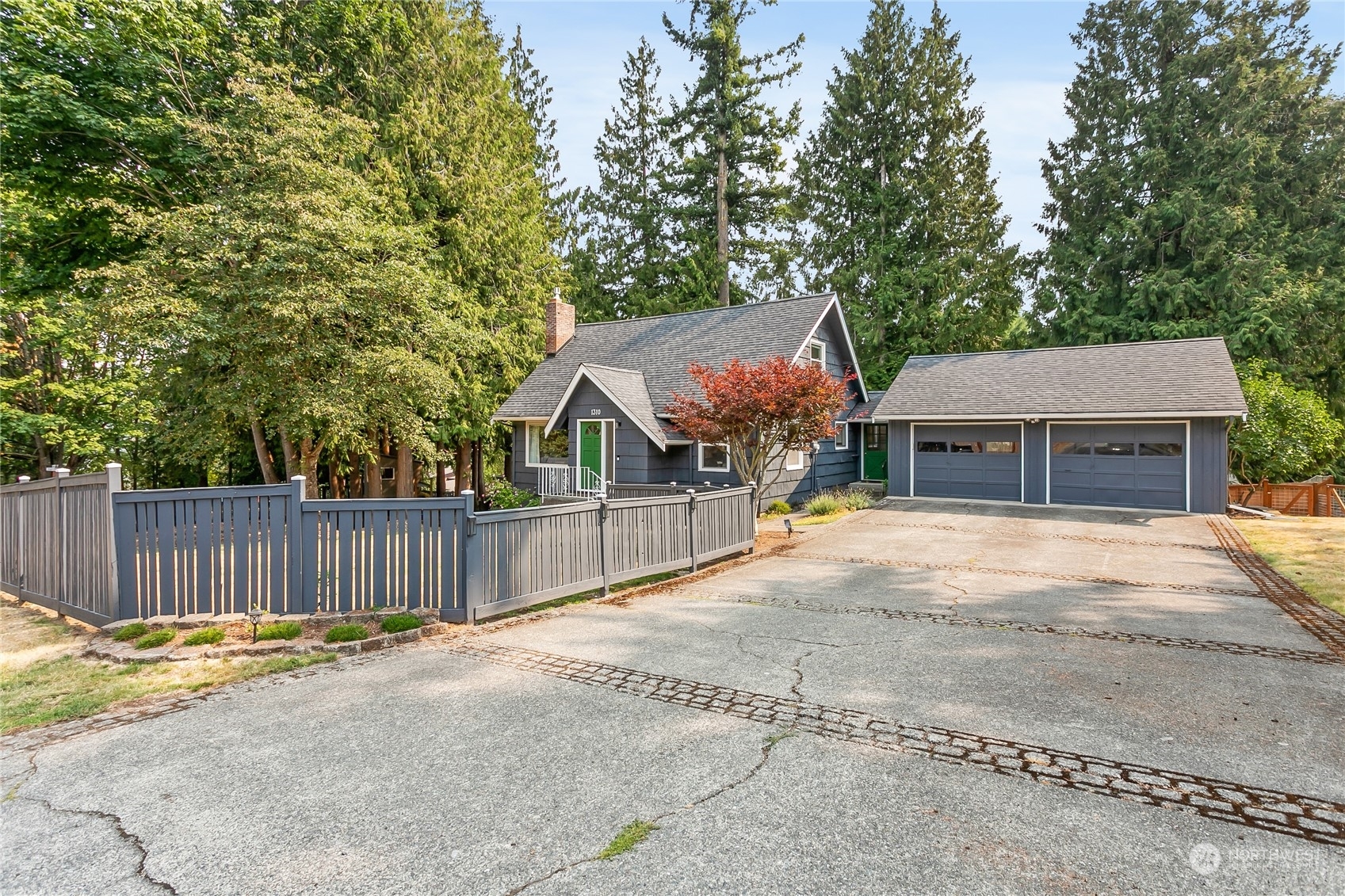 Property Photo:  1310 Lakewood Lane  WA 98229 