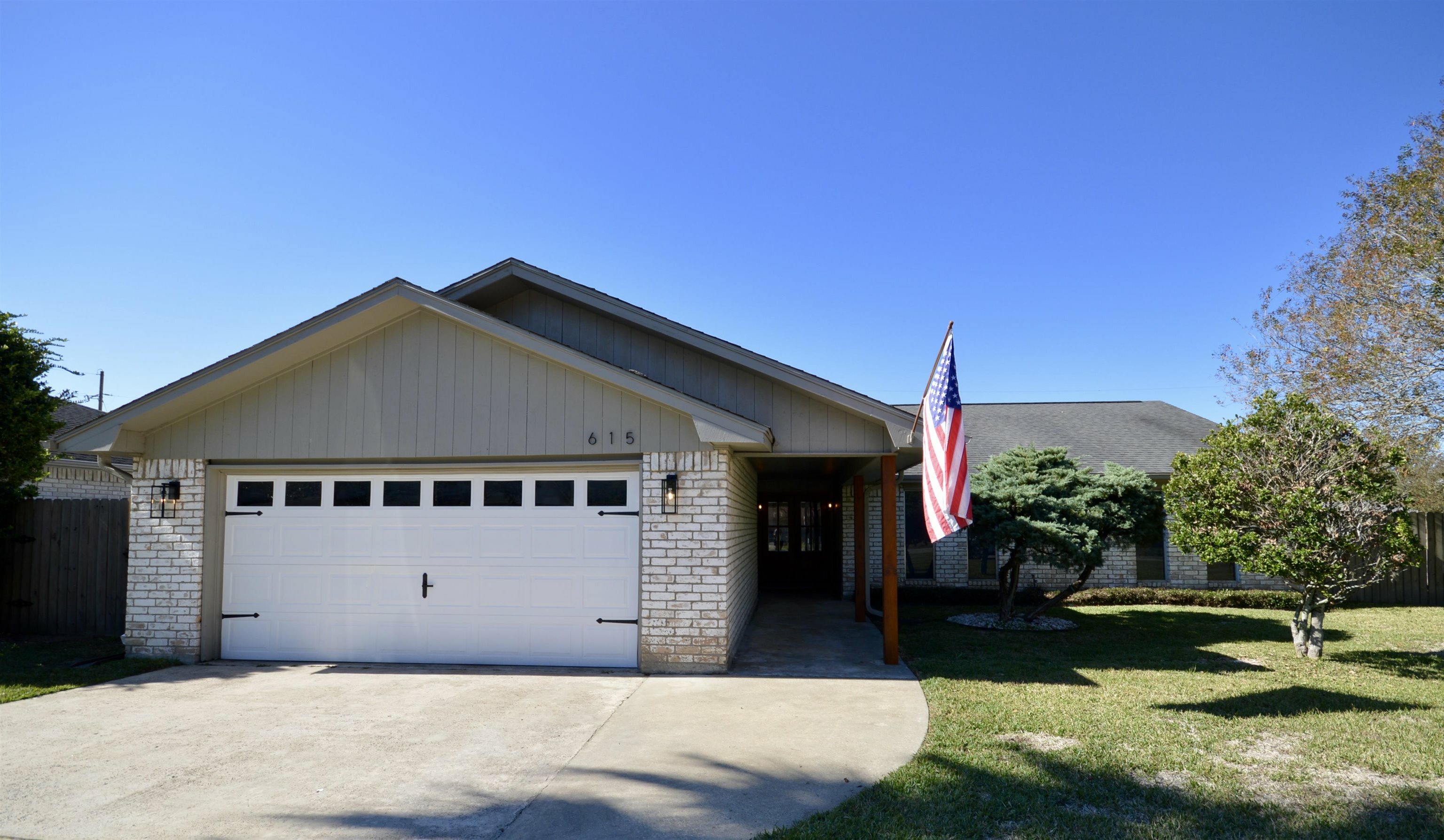 Property Photo:  615 King Oaks St.  TX 77657 