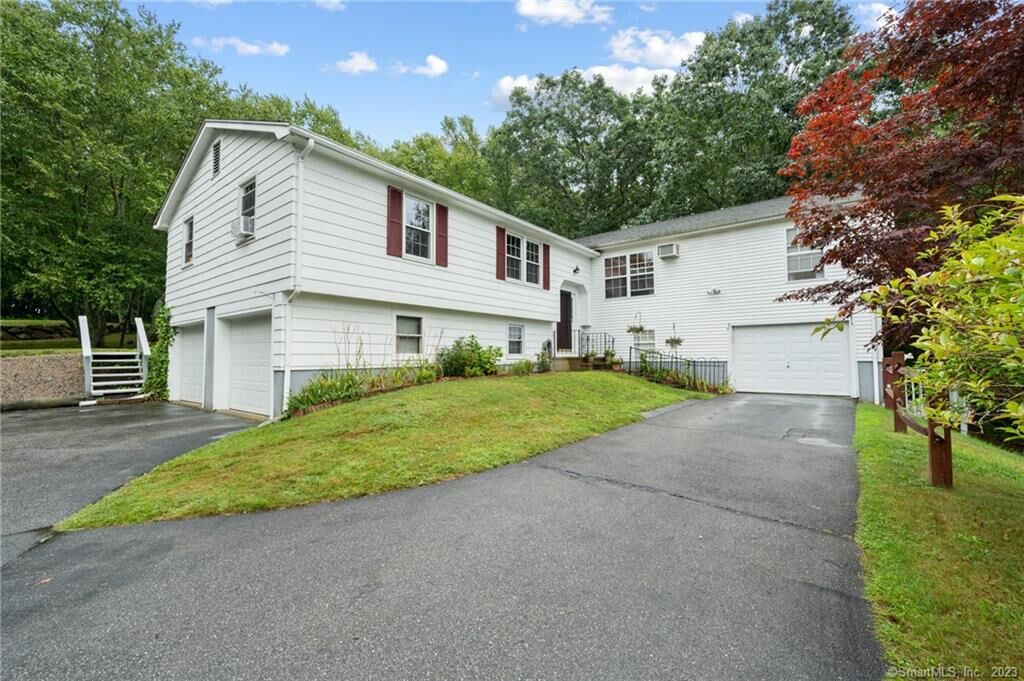 Property Photo:  292 Cow Hill Road  CT 06355 