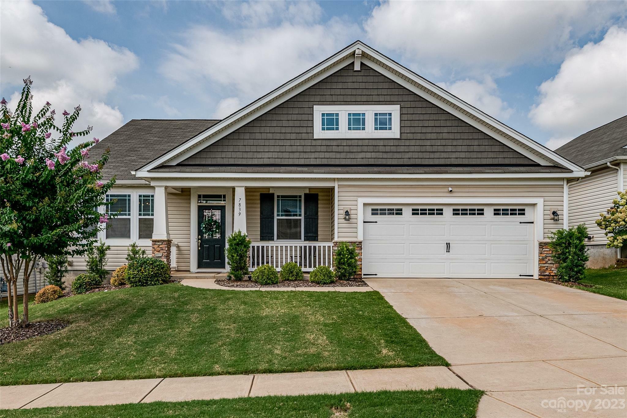 Property Photo: 7839 Meridale Forest Drive NC 28269