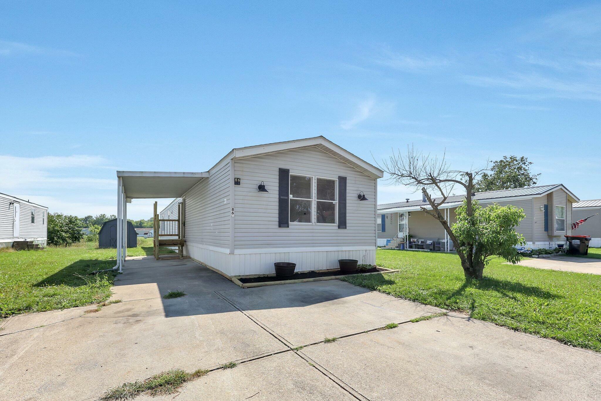 Property Photo: 1100 Thornwood SW Drive OH 43056