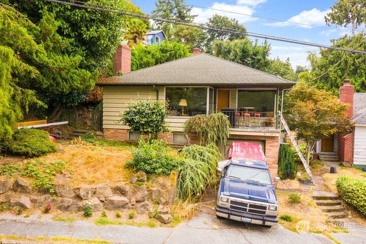 4215 SW Myrtle Street  Seattle WA 98136 photo