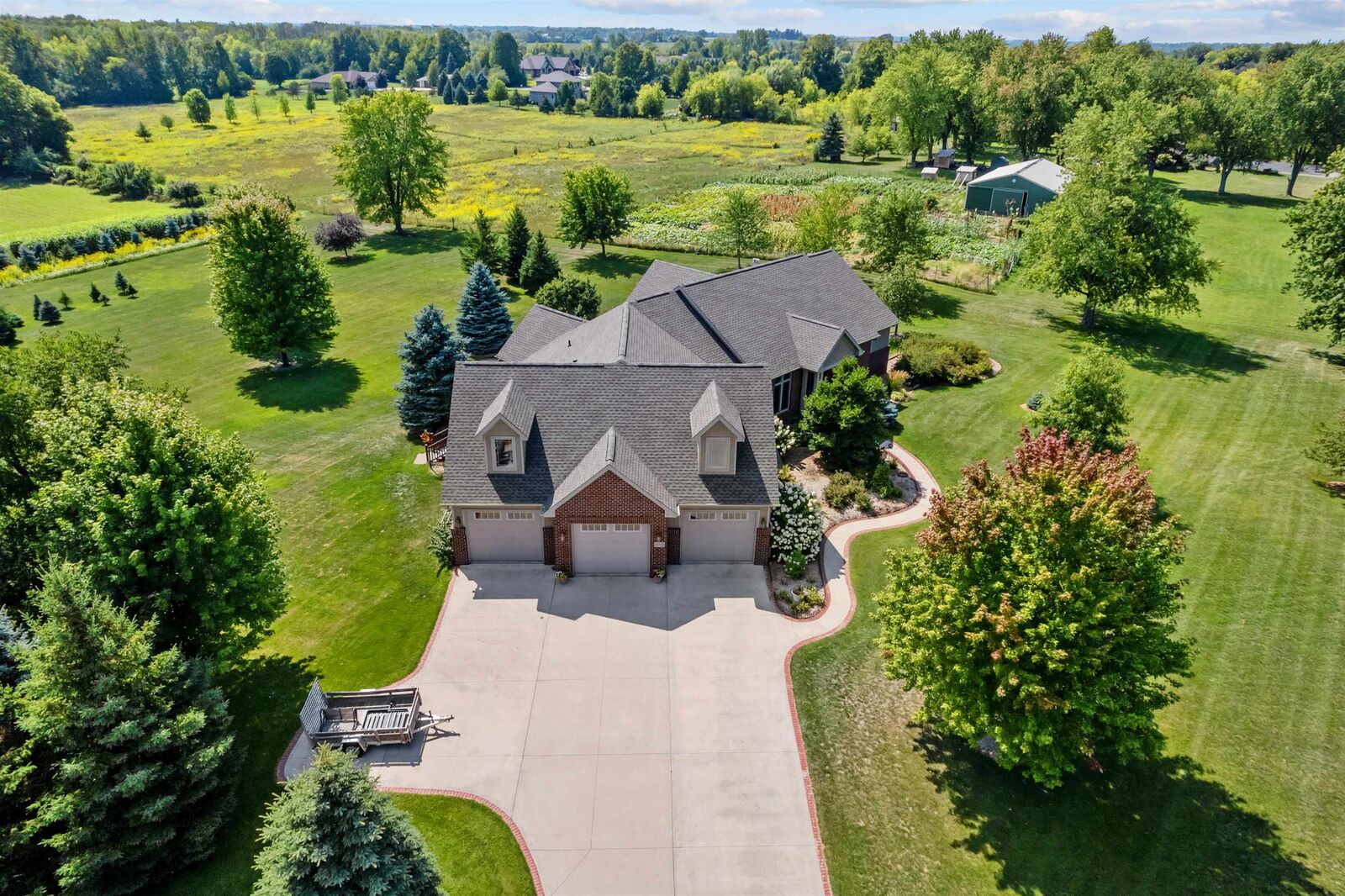 Property Photo: 6085 N Eagle Crest Drive WI 54913-3498