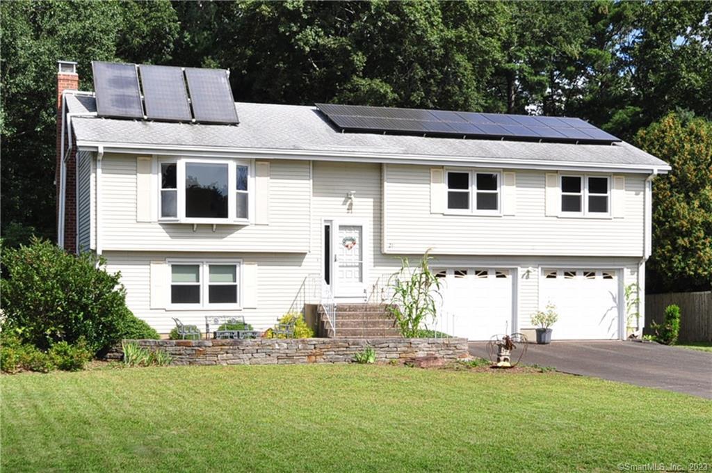 Property Photo:  21 Broadleaf Circle  CT 06095 