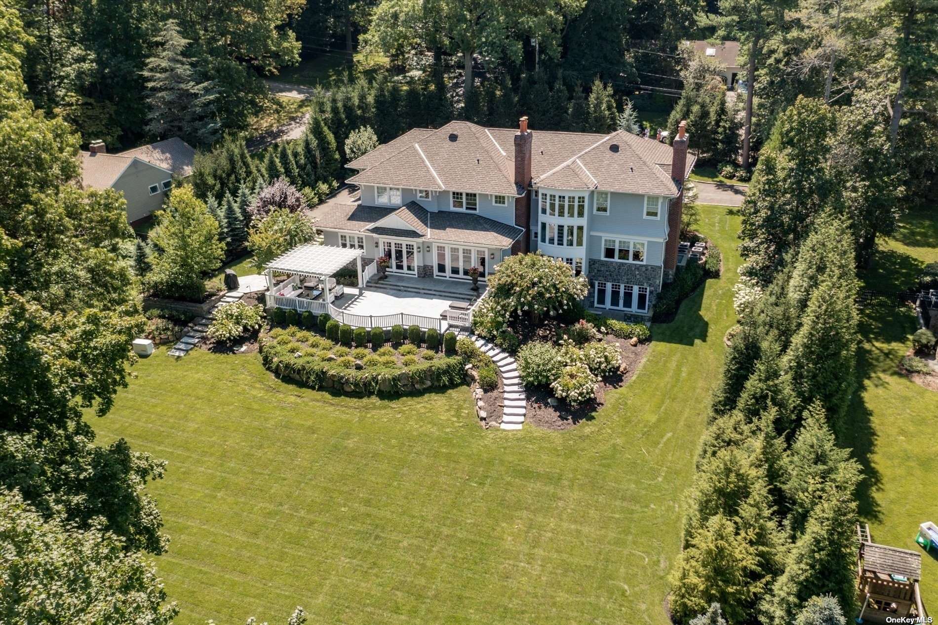 65 Spruce Street  Roslyn Harbor NY 11576 photo