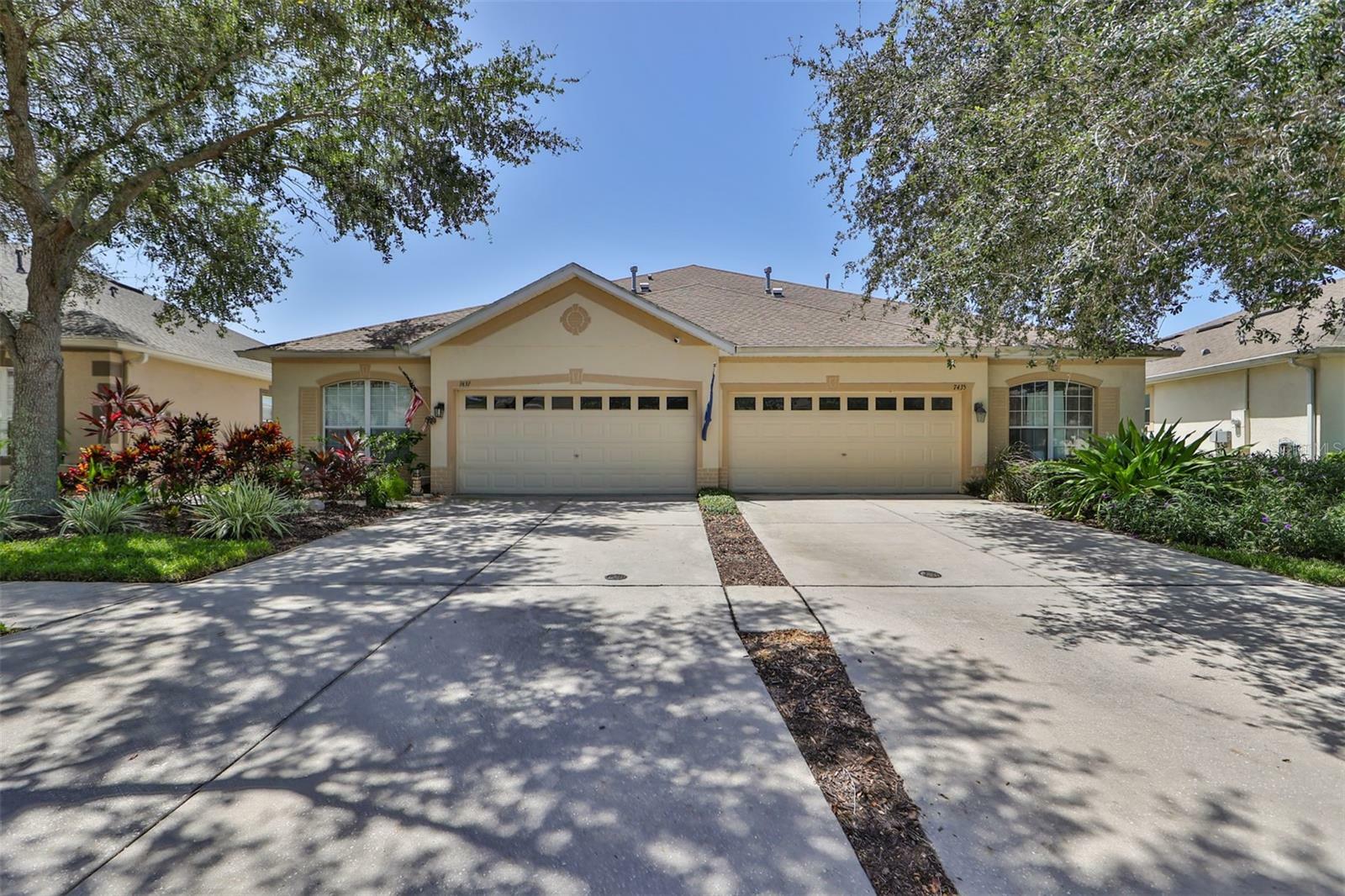 Property Photo:  7437 Surrey Pines Drive  FL 33572 