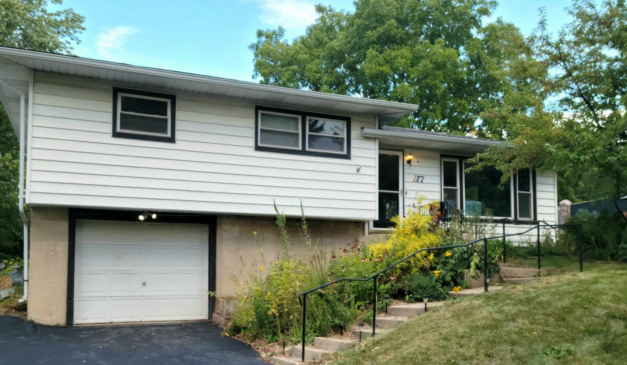 Property Photo: 117 Acewood Blvd WI 53714