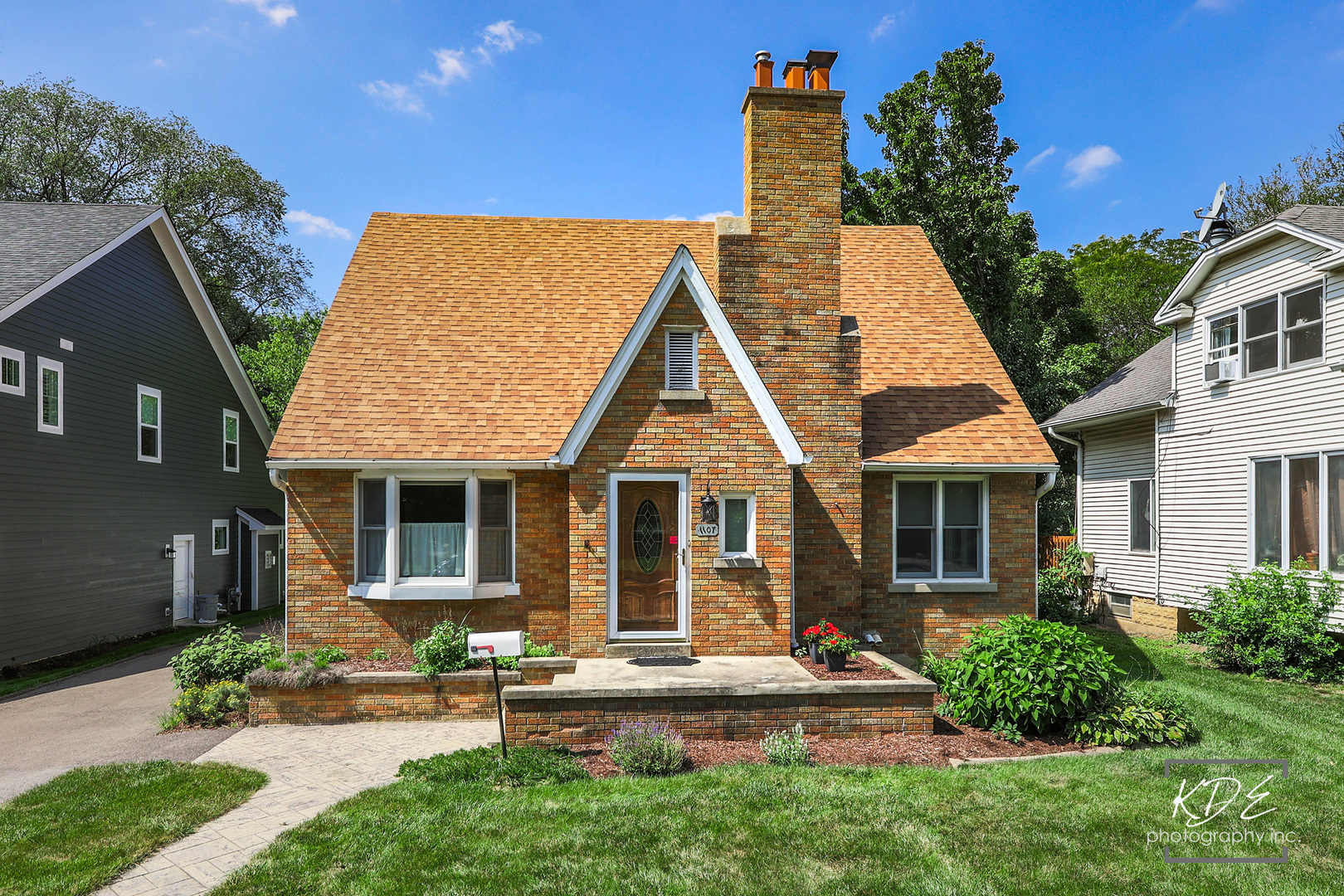 Property Photo:  1107 N Eagle Street  IL 60540 