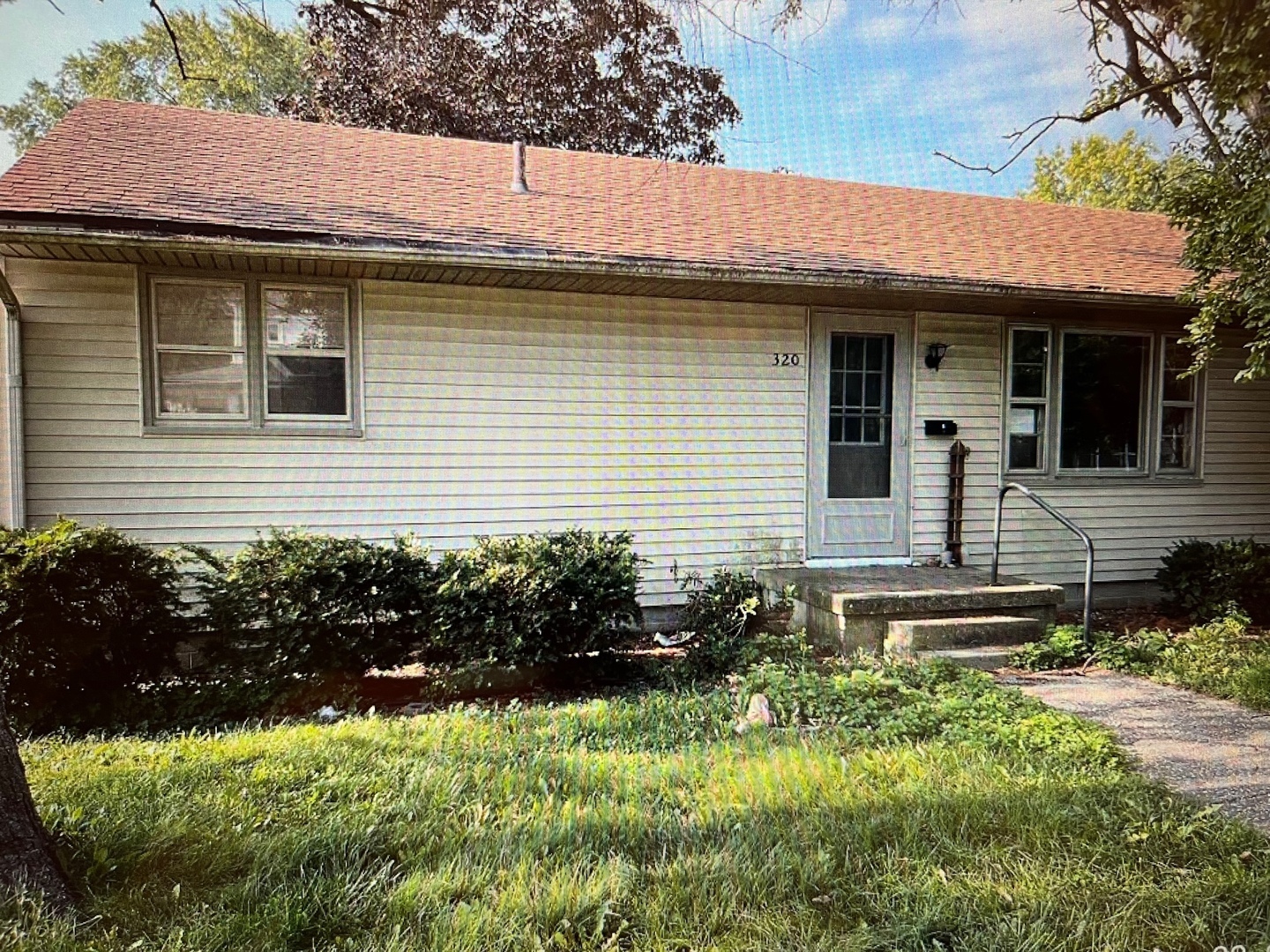 320 E Webster Street  Clinton IL 61727 photo