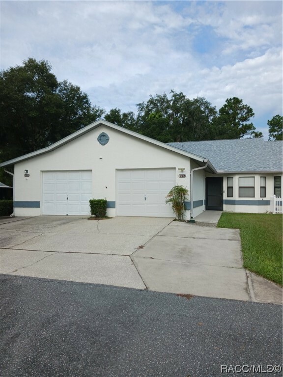 Property Photo:  703 Whispering Pines Boulevard  FL 34453 