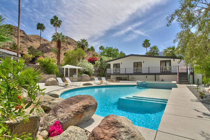 House for sale in Palm Springs 2370 S Araby Drive, Palm Springs, CA 92264