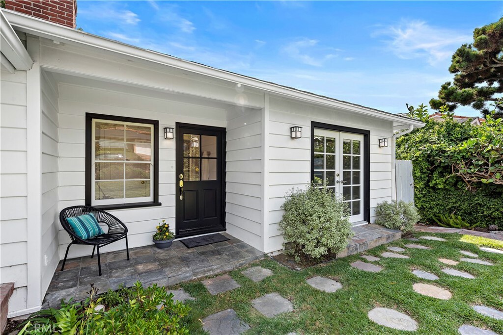 Property Photo:  16 S Stonington Road  CA 92651 