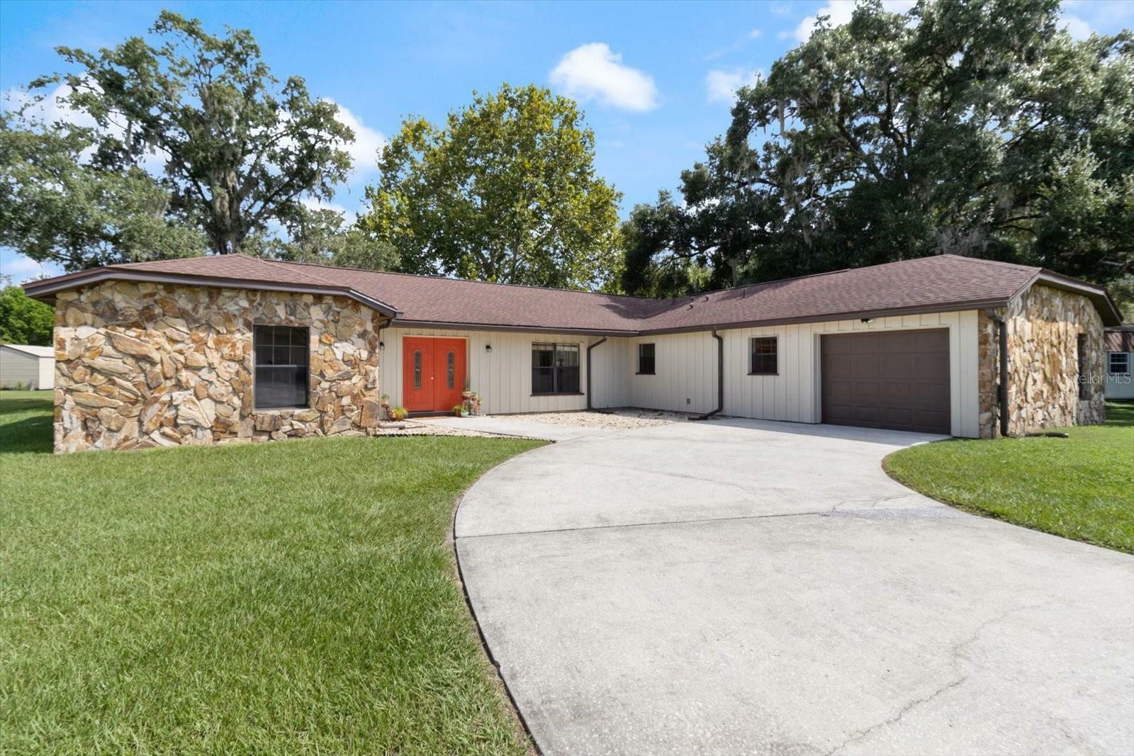 Property Photo: 7701 E Broyhill Place FL 34450