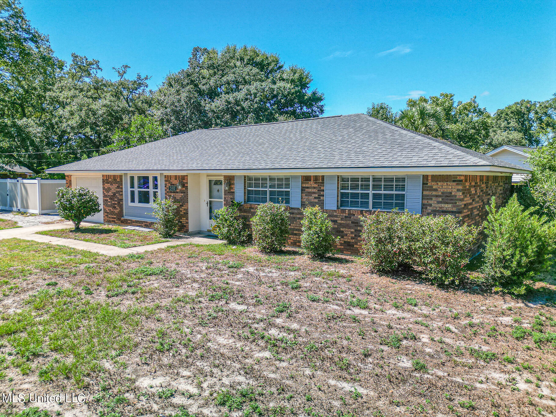 Property Photo:  2403 Collins Boulevard  MS 39507 