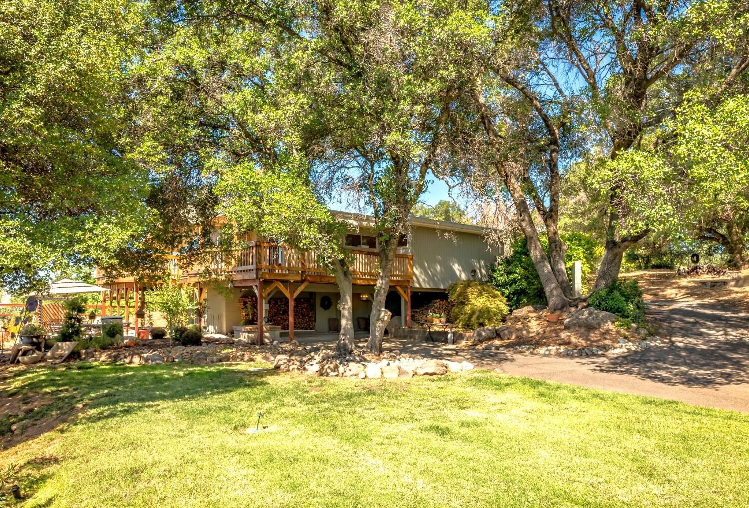 Property Photo: 2190 Clifftop Lane CA 95667