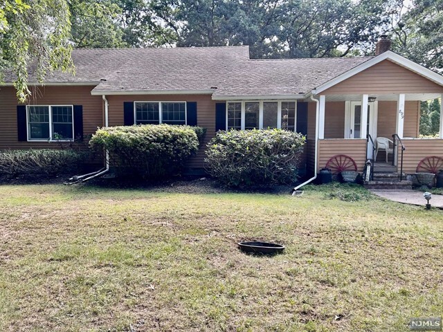 Property Photo: 899 Colonial Road NJ 07417