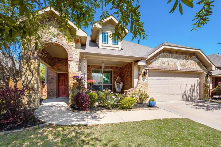 Property Photo:  633 Shotwell Street  TX 76036 