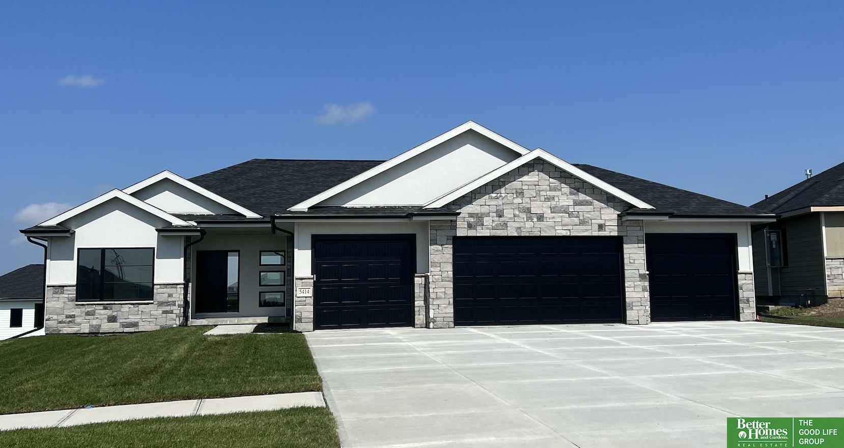Property Photo: 5414 Kestrel Parkway NE 68022
