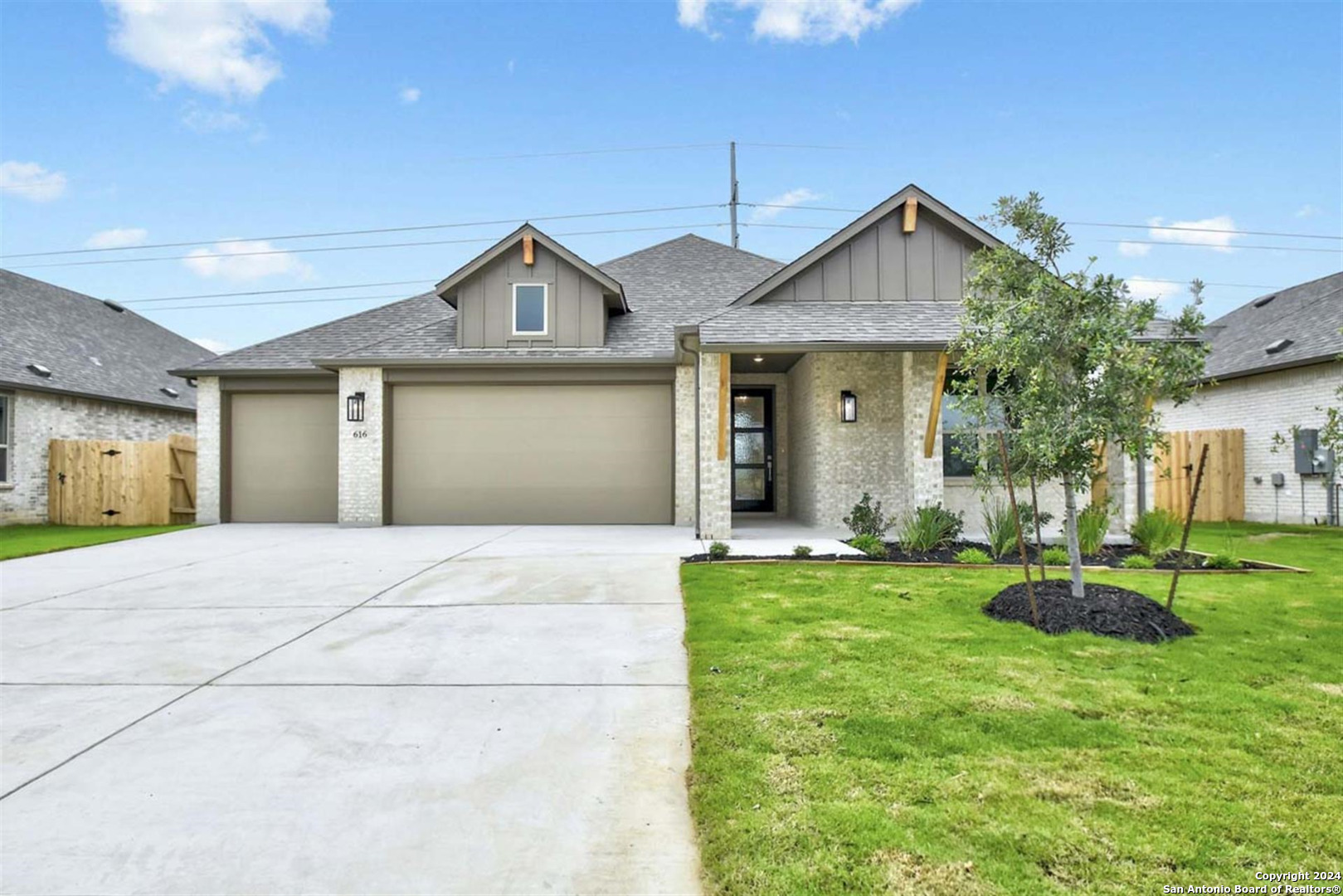 Property Photo:  616 Mule Deer Grove  TX 78108 