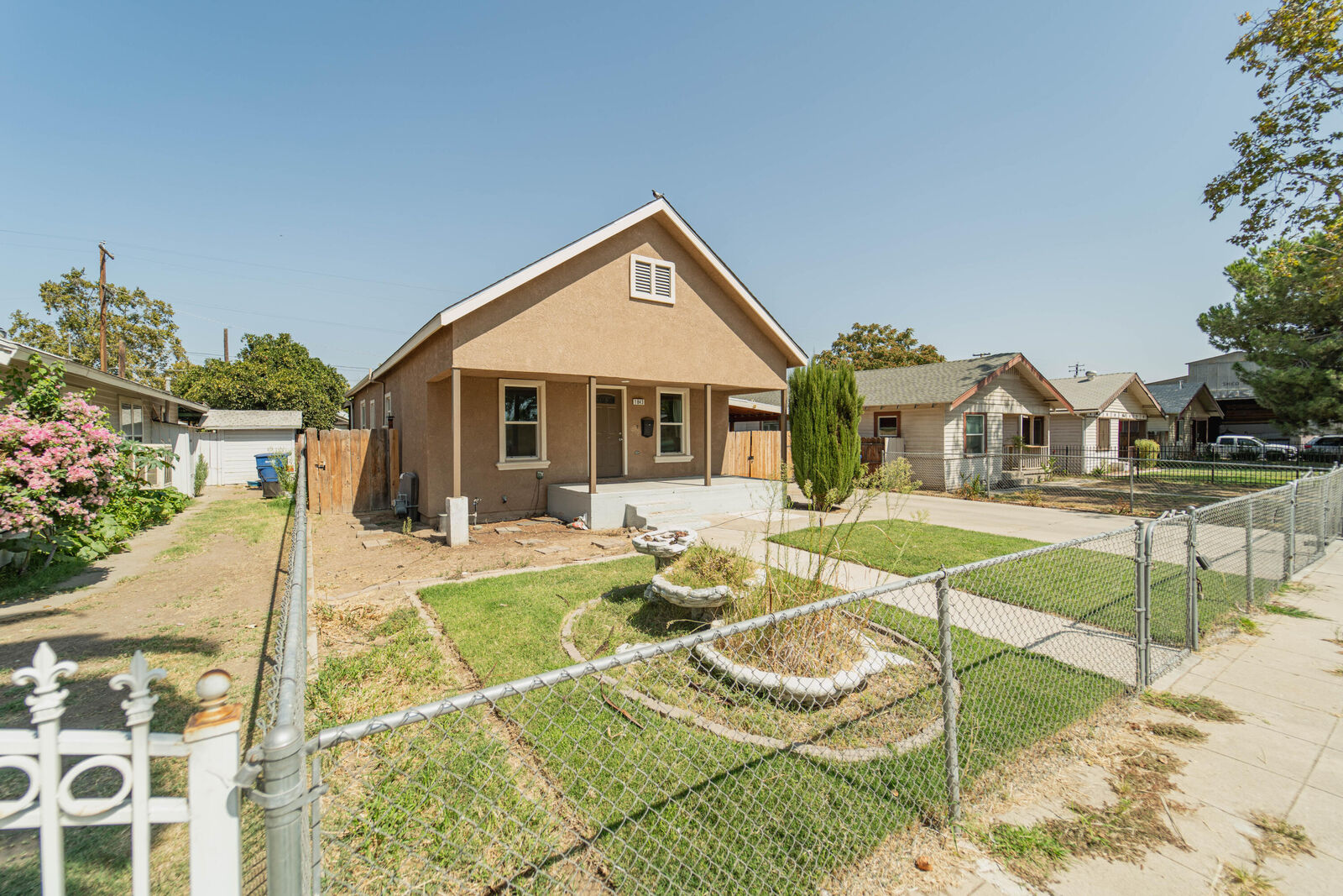 Property Photo: 1843 E Tyler Avenue CA 93701