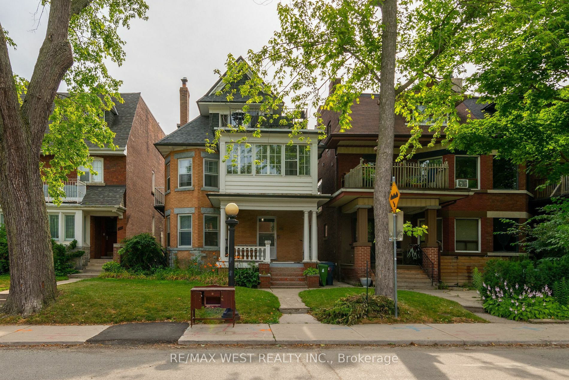 Property Photo: 390 Palmerston Blvd ON M6G2N6