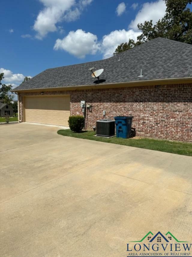 Property Photo: 210 Towering Oaks Meadows TX 75602