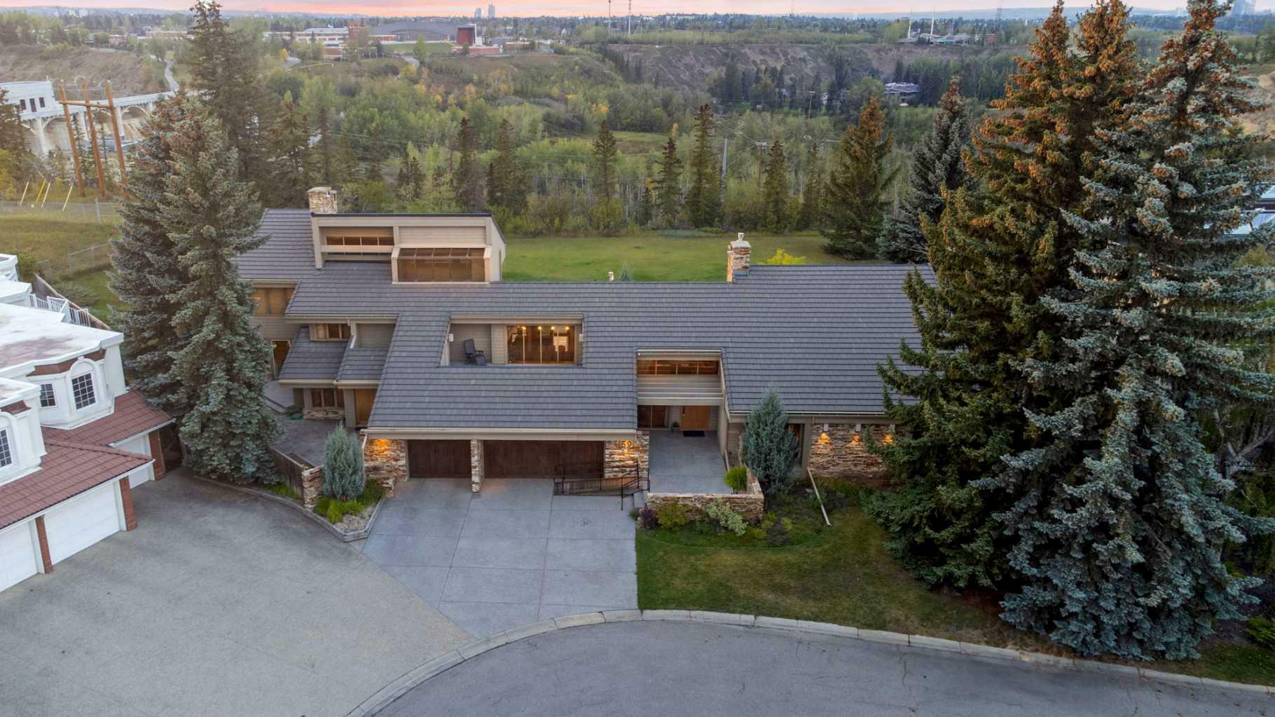 Property Photo: 59 Bel-Aire Place SW AB T2V2C3