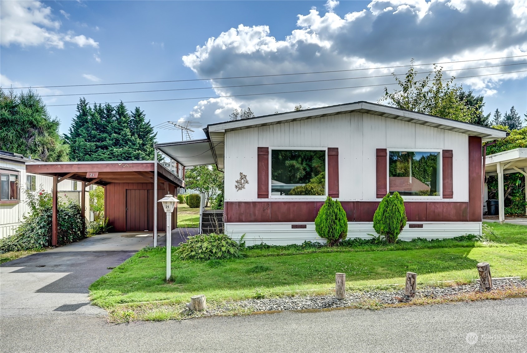 Property Photo:  21429 44th Avenue W 21  WA 98043 