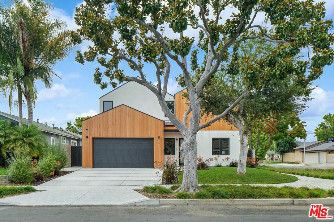 Property Photo:  7742   Isis Ave  CA 90045 