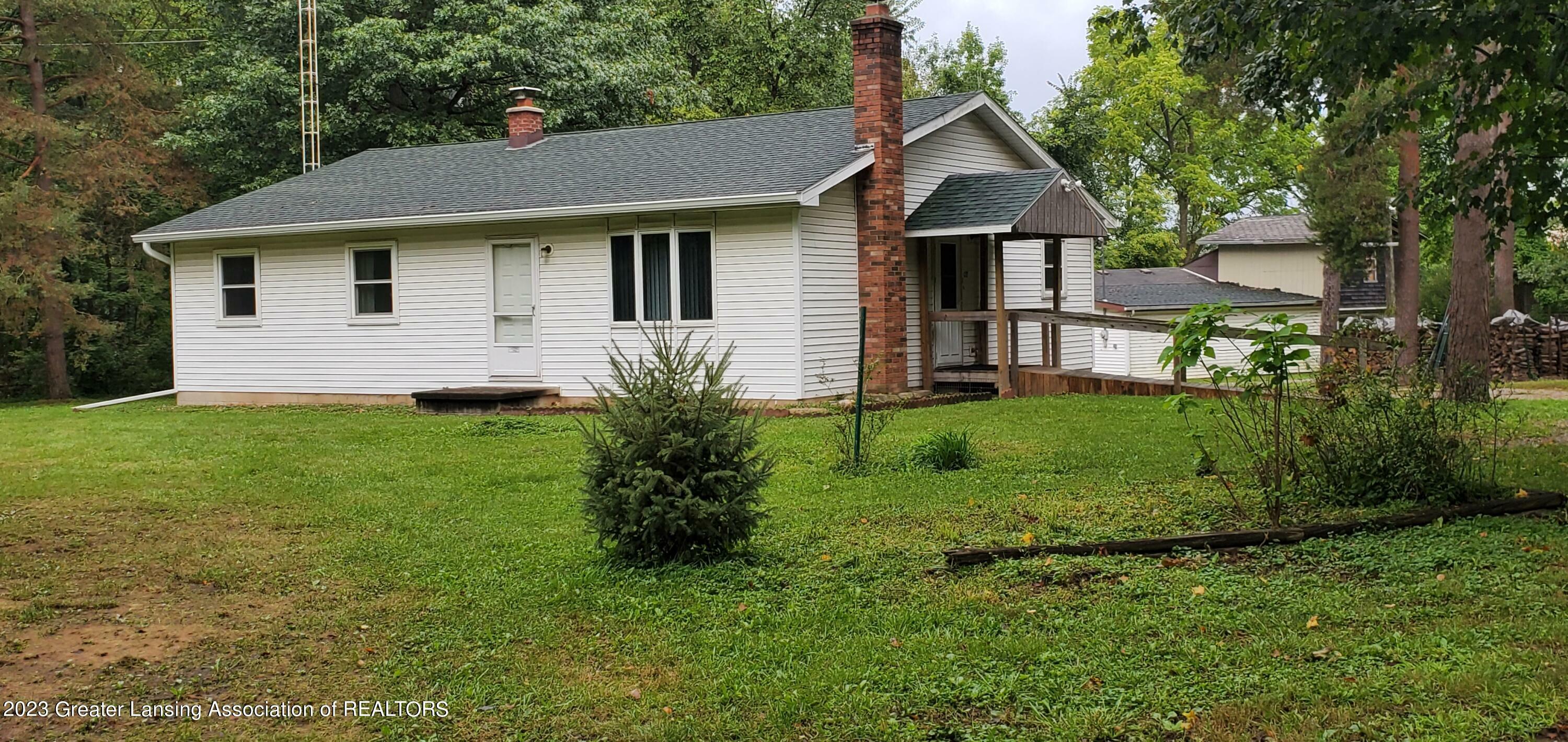 Property Photo:  807 Cudney Lane  MI 48837 