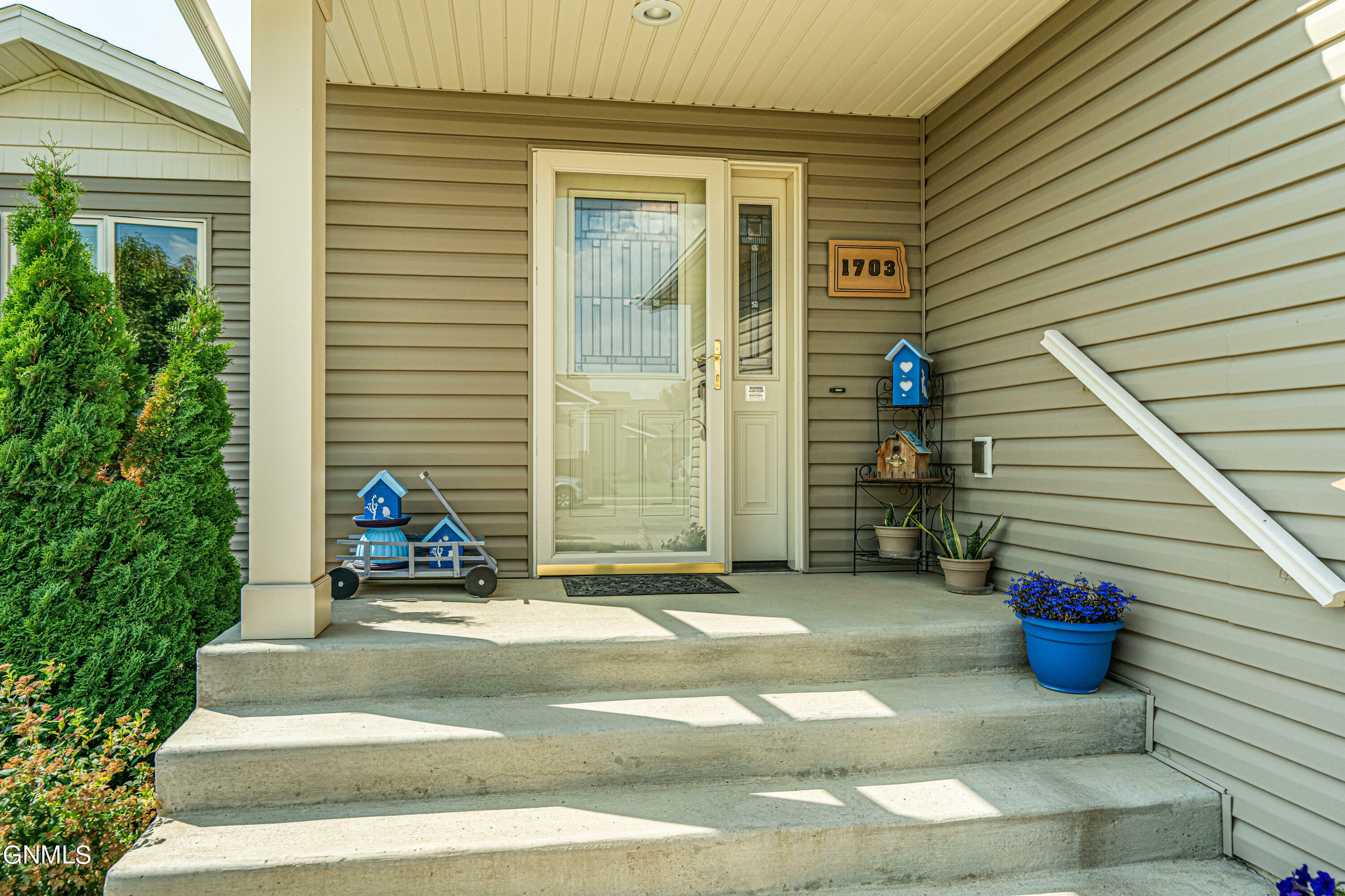 Property Photo: 1703 4th Avenue SW ND 58554