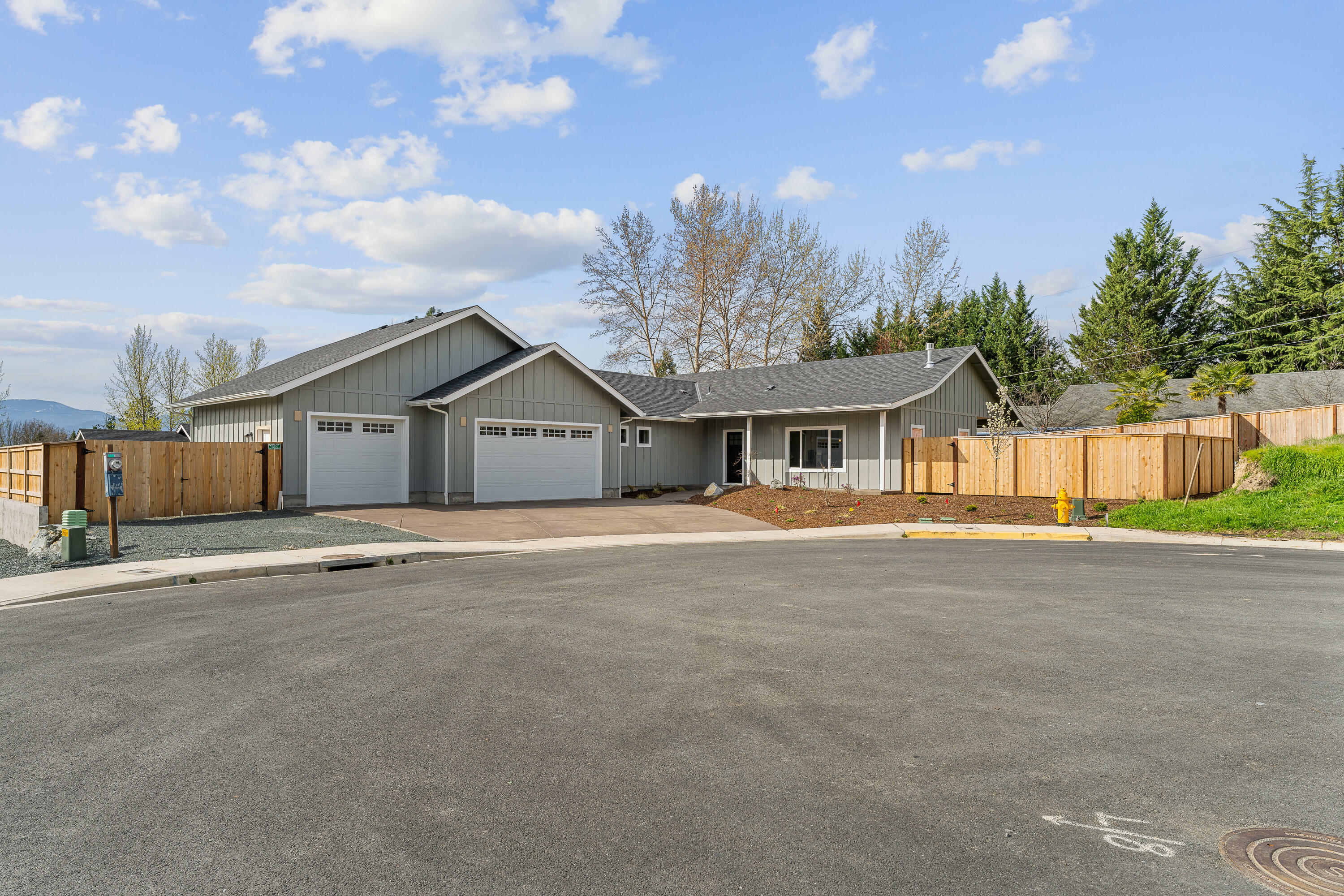 Property Photo:  112 NW Crest Drive  OR 97526 