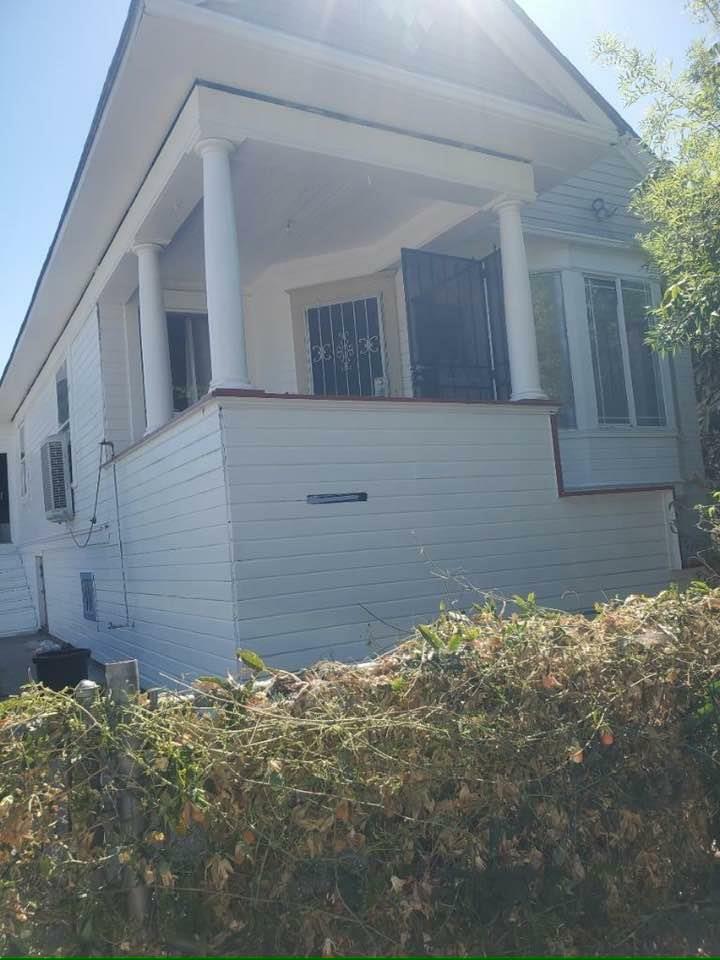 Property Photo: 1220 Chanel CA 95205
