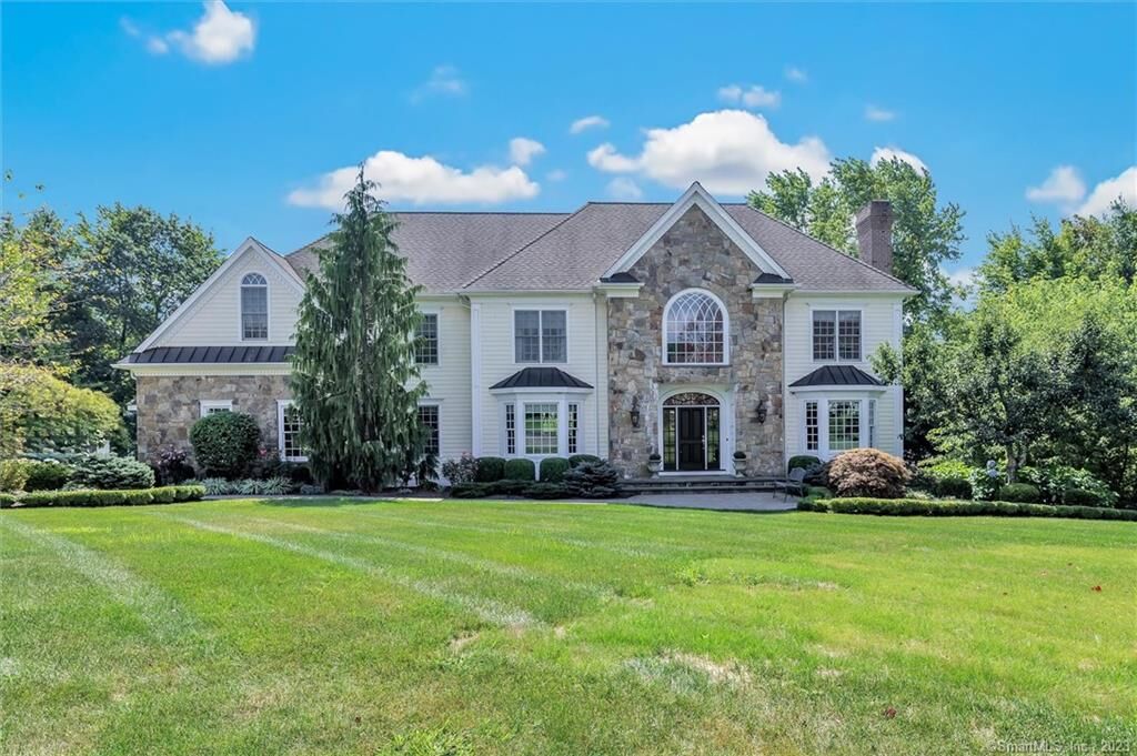 Property Photo: 23 Squire Court CT 06611