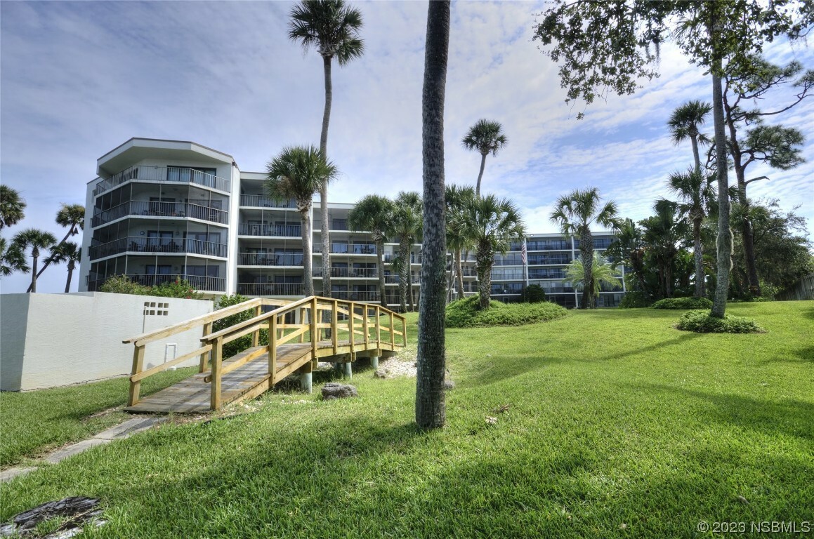 Property Photo: 944 S Peninsula Drive 303 FL 32118