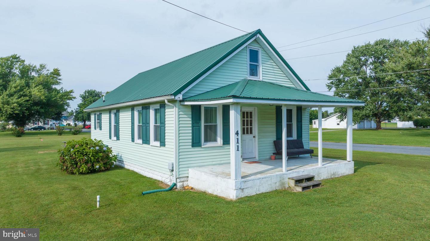 Property Photo: 411 Railroad Avenue DE 19954