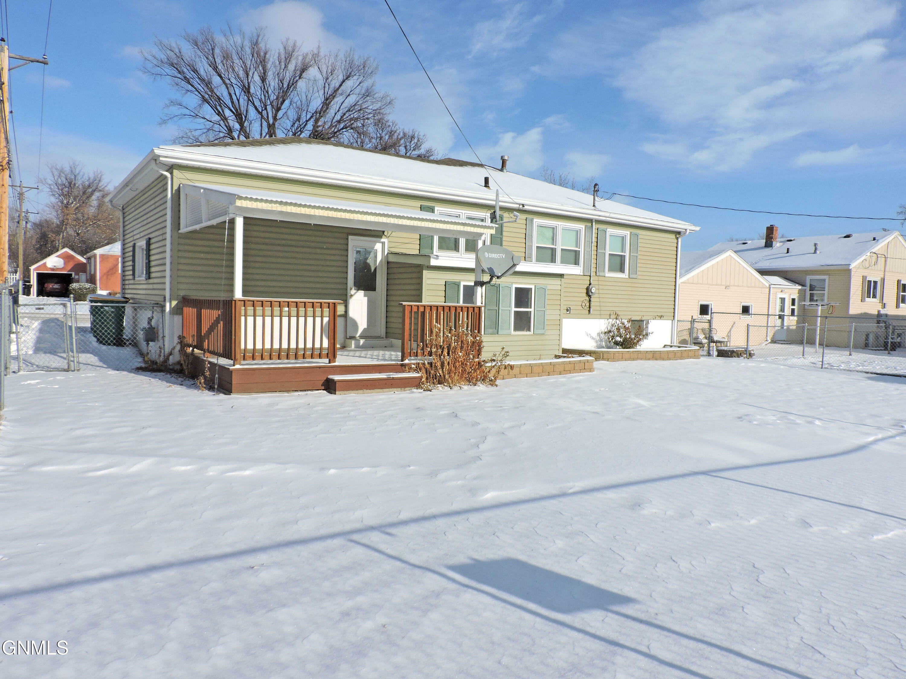 Property Photo:  1215 Boulevard Avenue E  ND 58501 