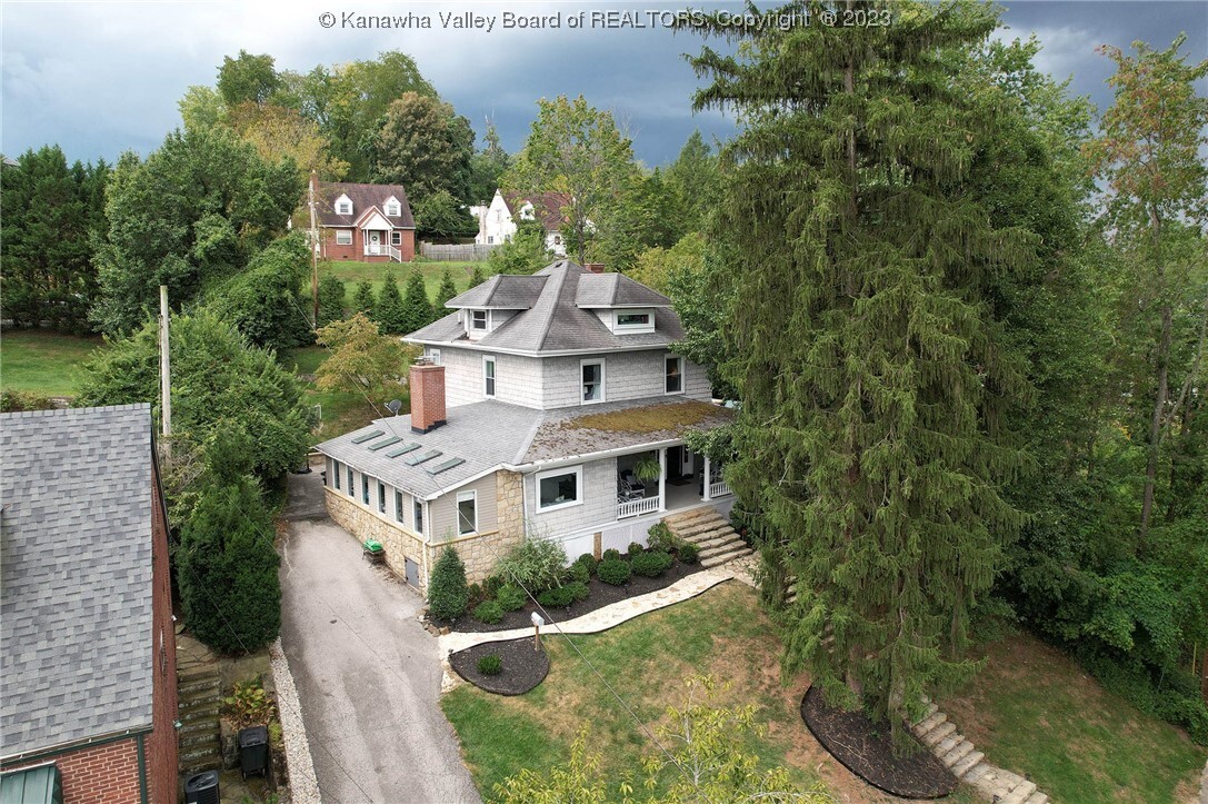 Property Photo: 933 Ridgemont Road WV 25314