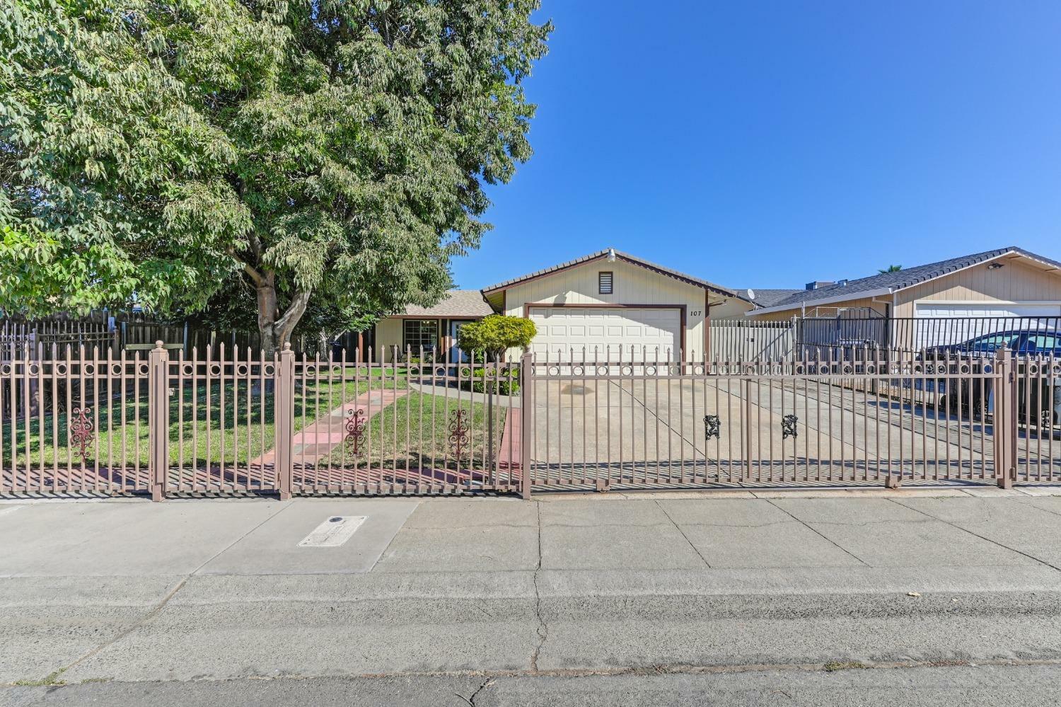 Property Photo:  107 Prairie Circle  CA 95828 