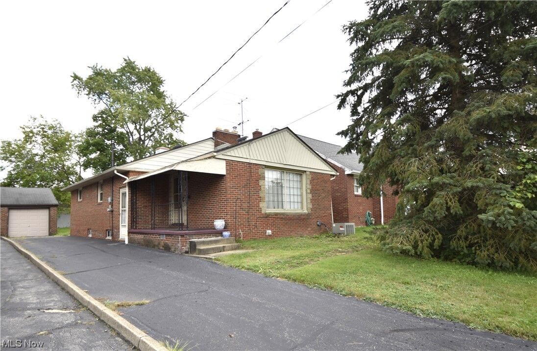 Property Photo:  417 N Bon Air Avenue  OH 44509 