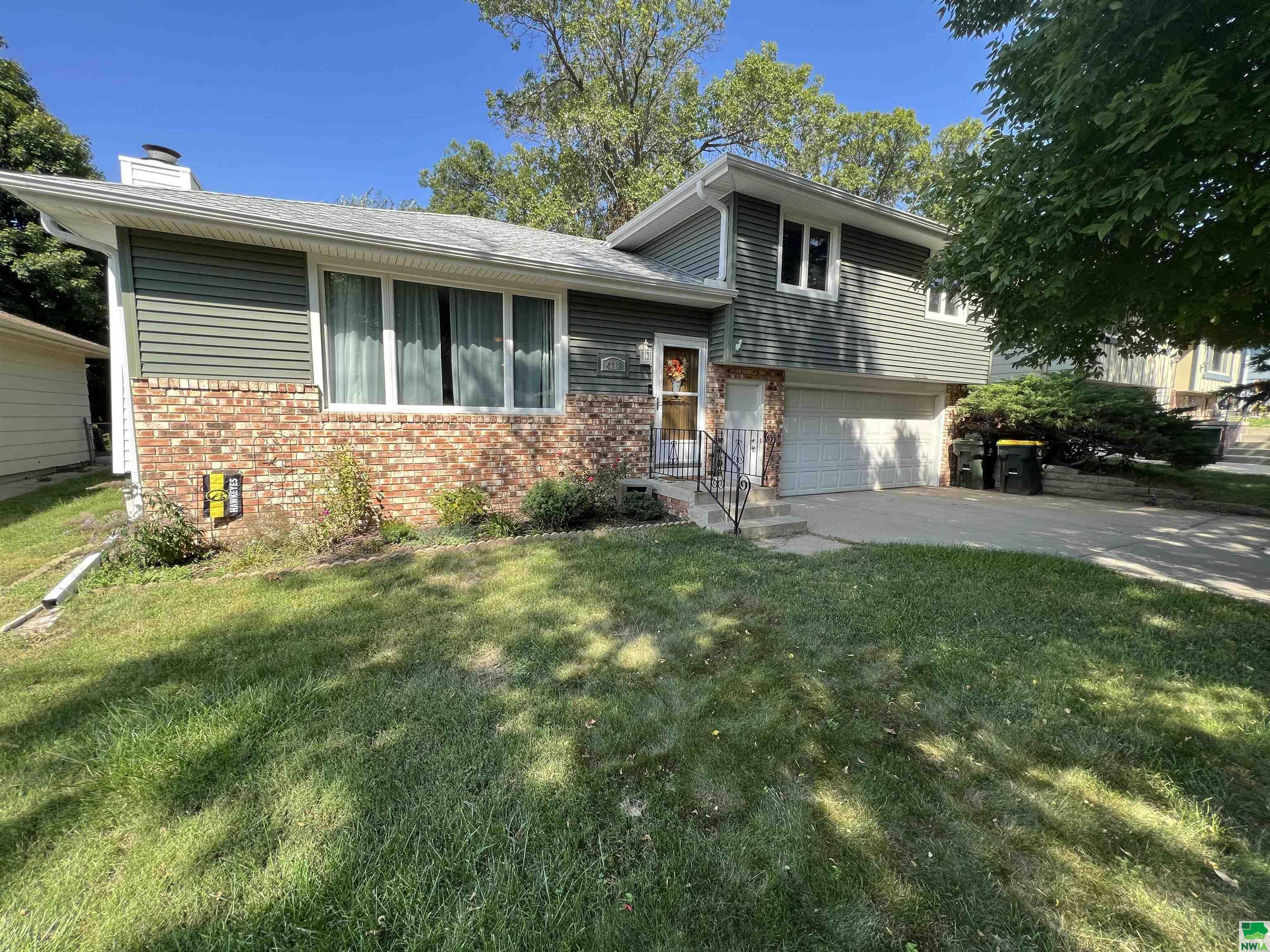 Property Photo:  4213 Village Green Ct  IA 51106 