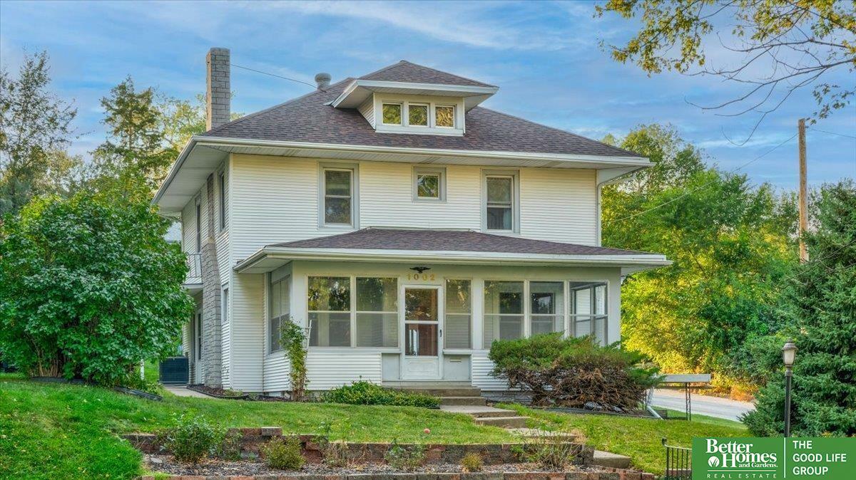 Property Photo: 1002 S 40th Street NE 68105