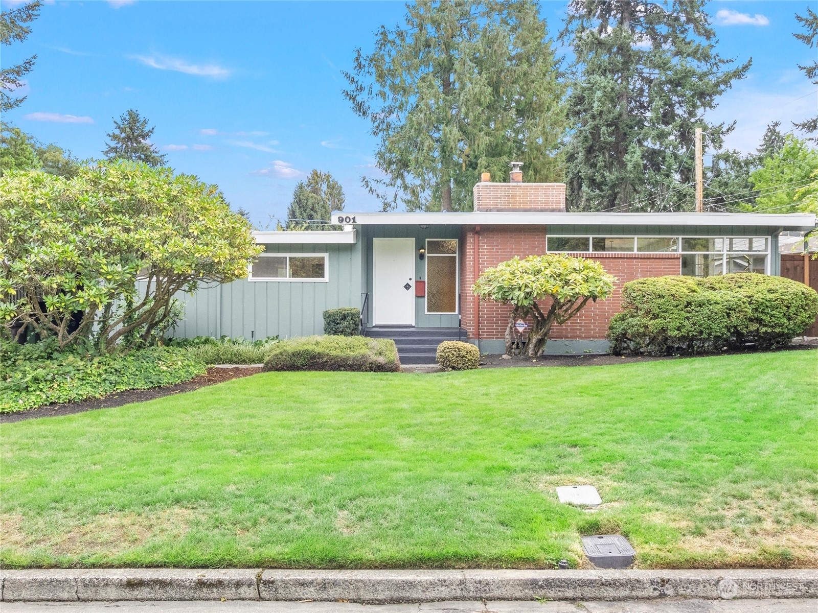 Property Photo:  901 Daniels Drive  WA 98466 