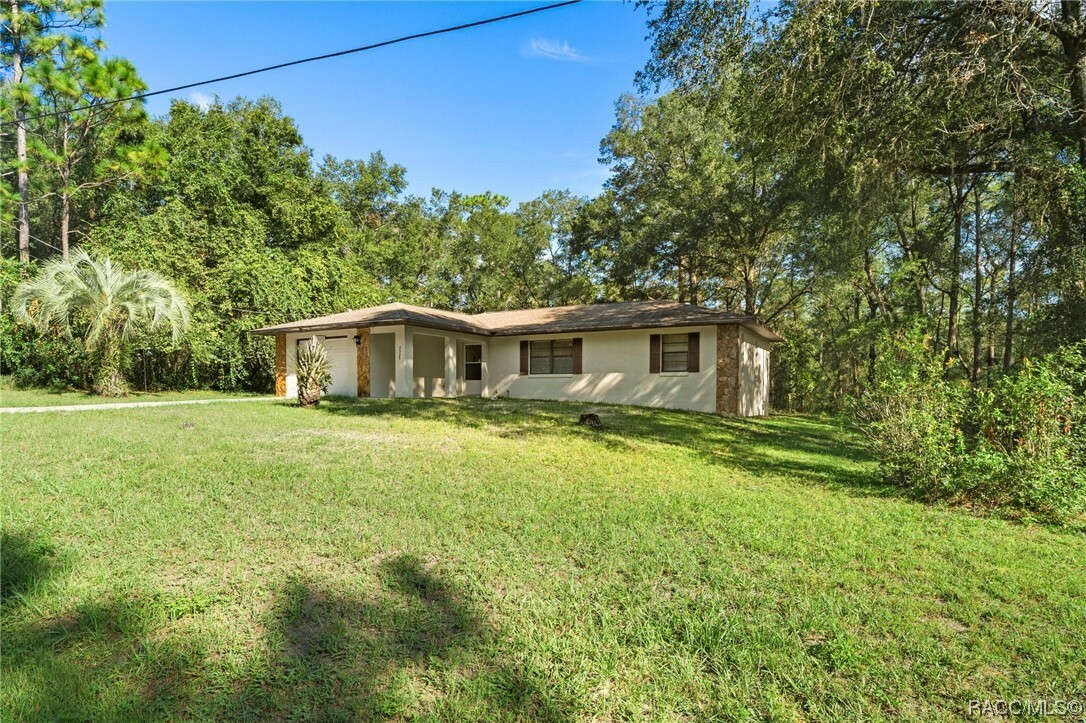 Property Photo:  3329 E Robert Street  FL 34453 