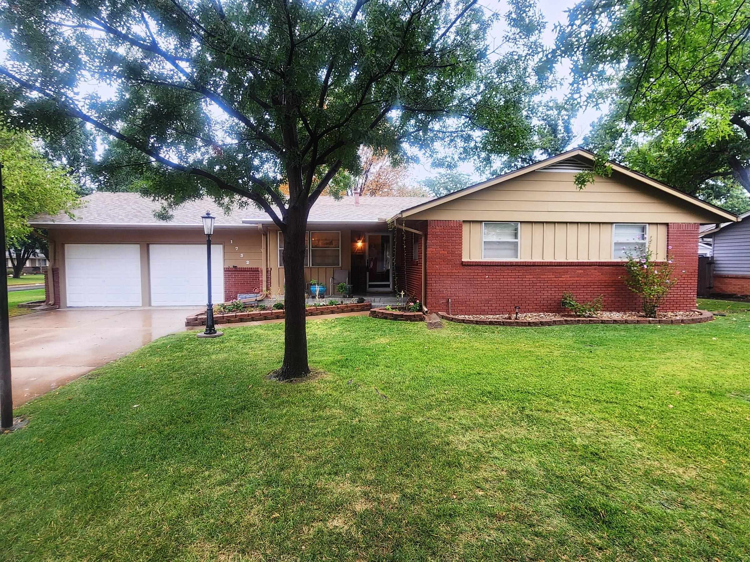 Property Photo:  1732 N Sedgwick St  KS 67203 