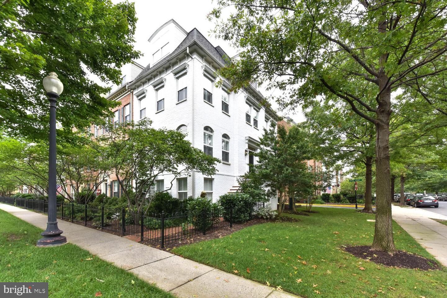 Property Photo:  819 G Street SW  DC 20024 
