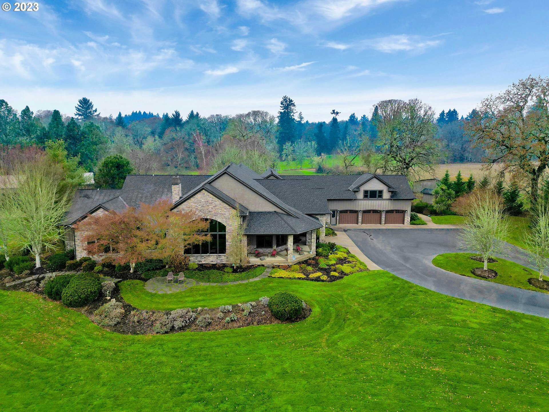 Property Photo: 31405 Allen Ln OR 97389