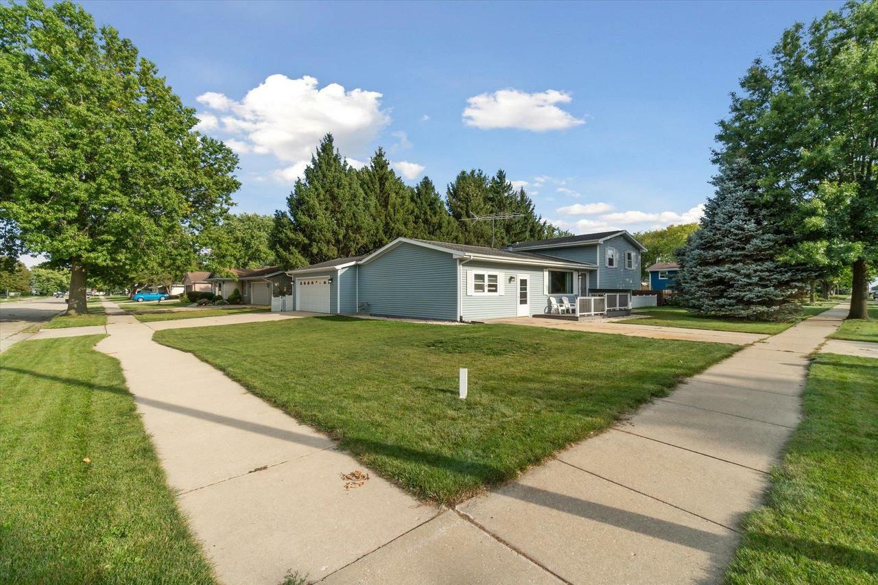Property Photo: 806 Rainbow Drive WI 53563